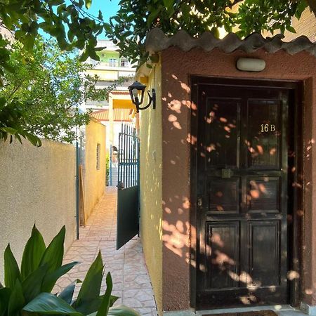 Cosy Guesthouse-Souterrain With Garden In City Center Corinth Exteriör bild