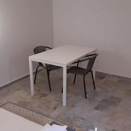 Cosy Guesthouse-Souterrain With Garden In City Center Corinth Exteriör bild