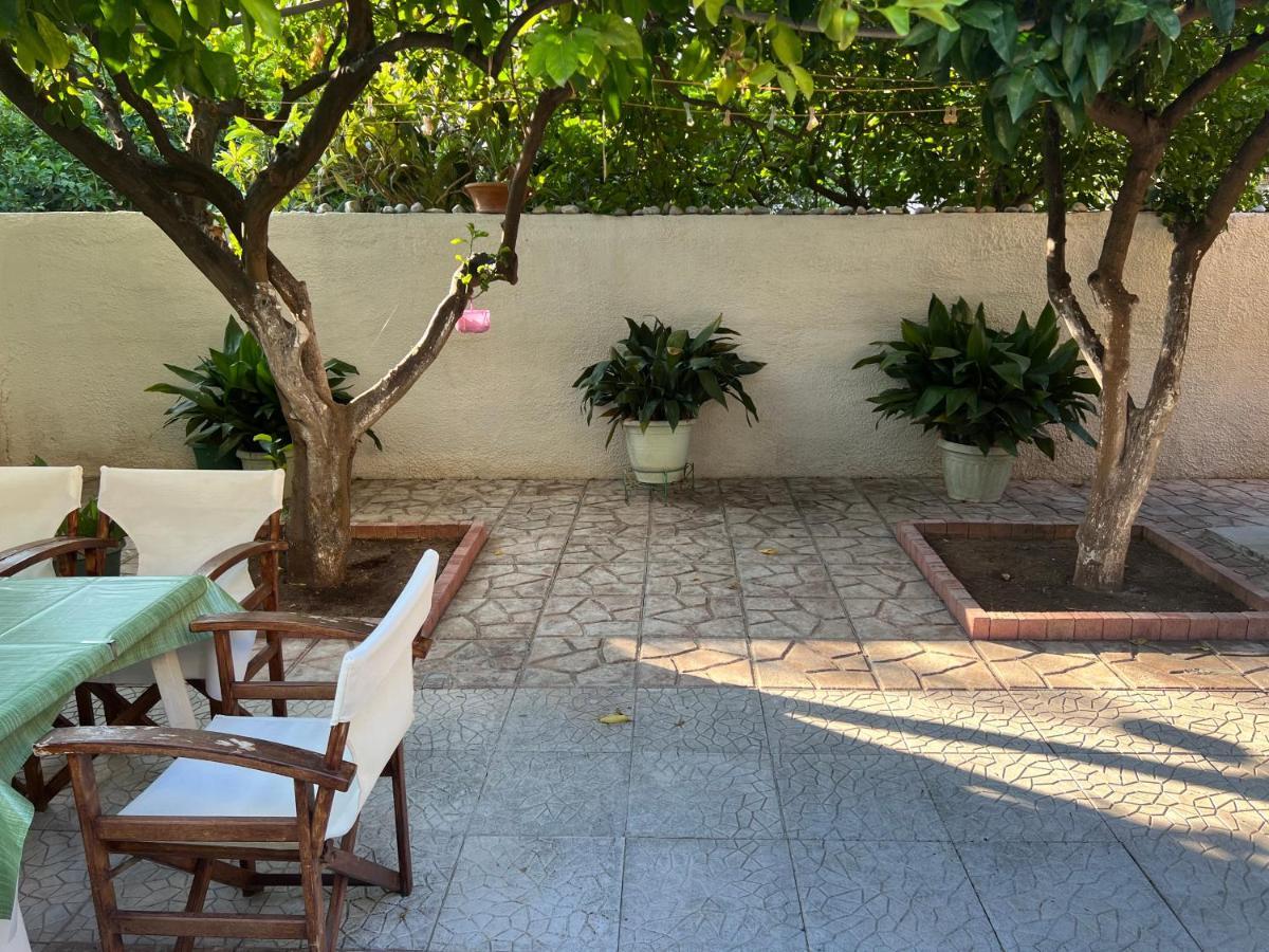 Cosy Guesthouse-Souterrain With Garden In City Center Corinth Exteriör bild