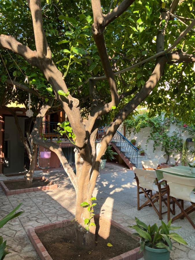 Cosy Guesthouse-Souterrain With Garden In City Center Corinth Exteriör bild