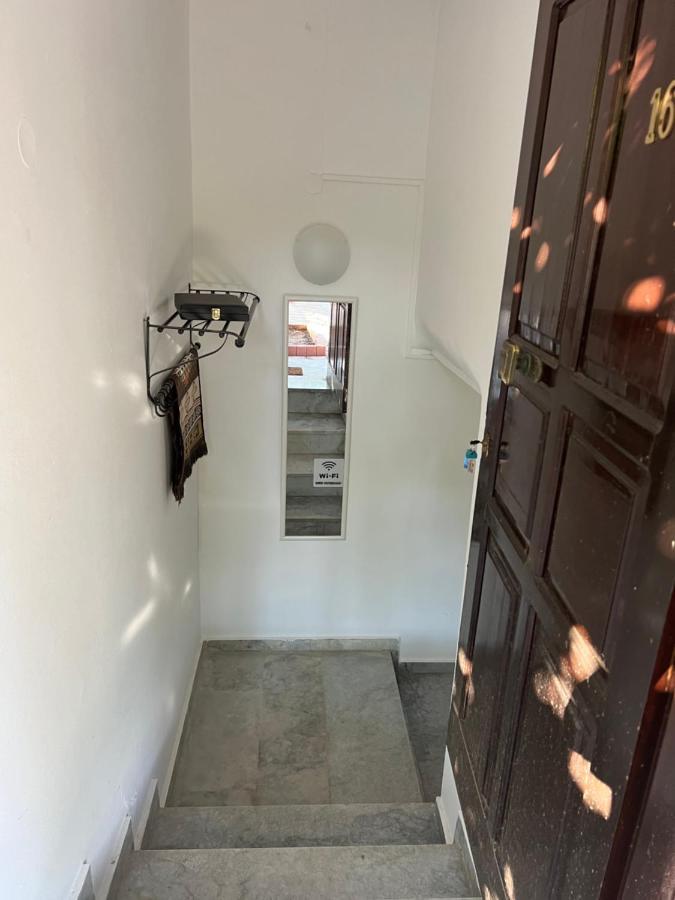 Cosy Guesthouse-Souterrain With Garden In City Center Corinth Exteriör bild