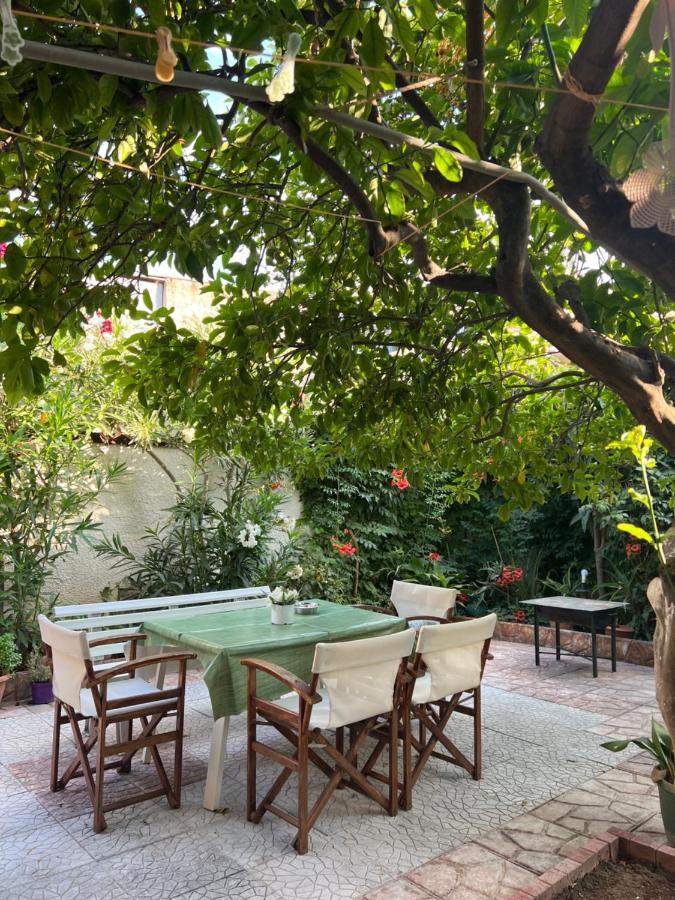 Cosy Guesthouse-Souterrain With Garden In City Center Corinth Exteriör bild