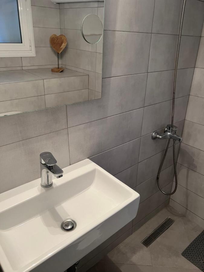 Cosy Guesthouse-Souterrain With Garden In City Center Corinth Exteriör bild