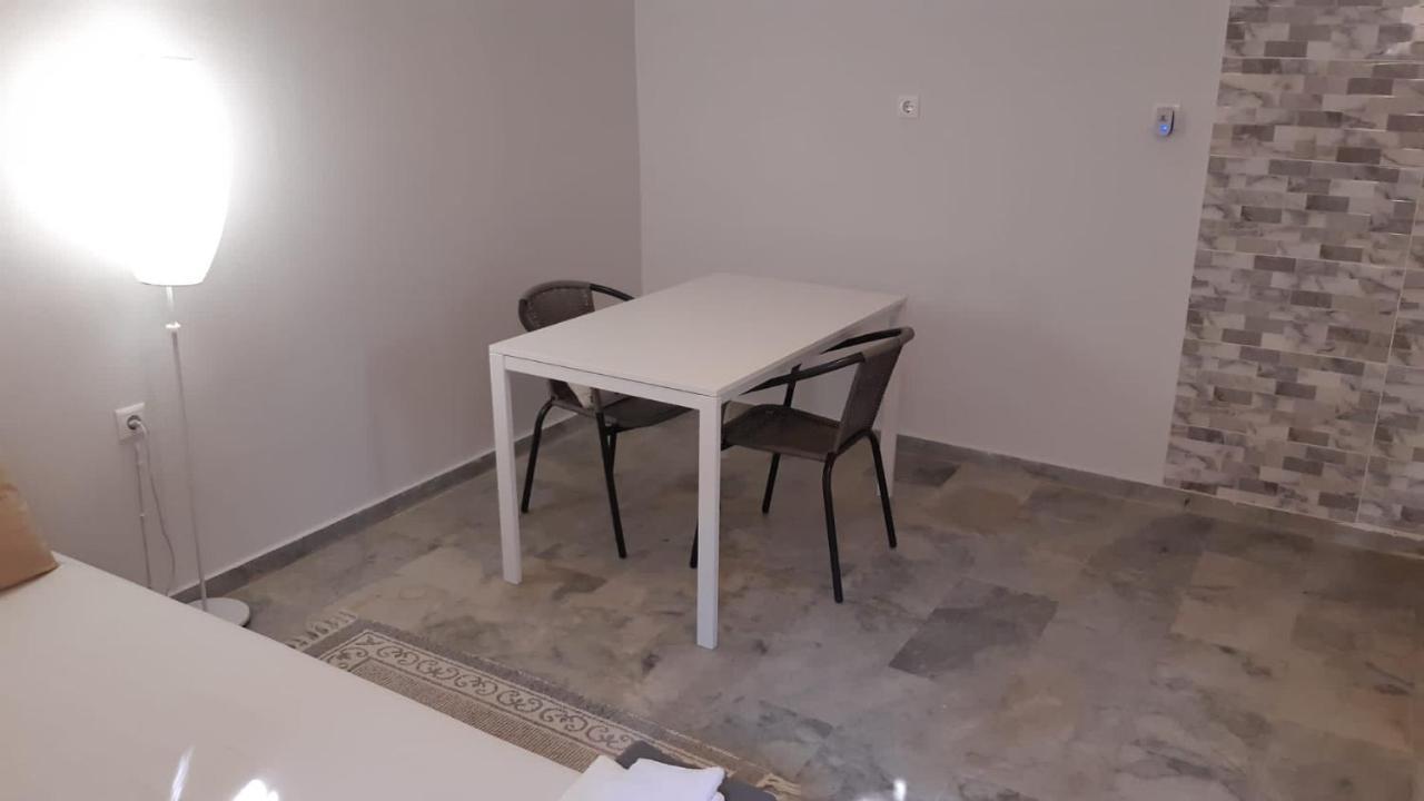 Cosy Guesthouse-Souterrain With Garden In City Center Corinth Exteriör bild