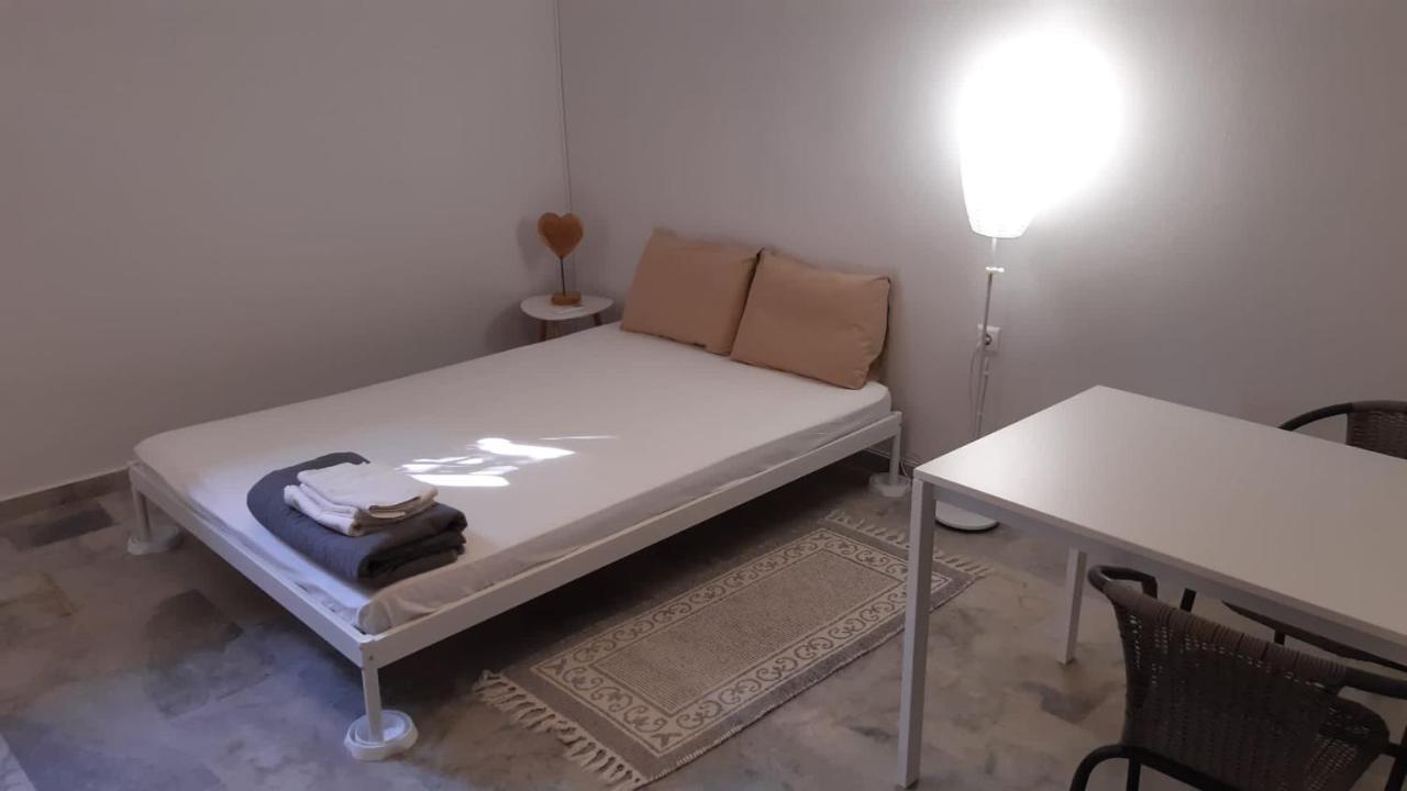 Cosy Guesthouse-Souterrain With Garden In City Center Corinth Exteriör bild
