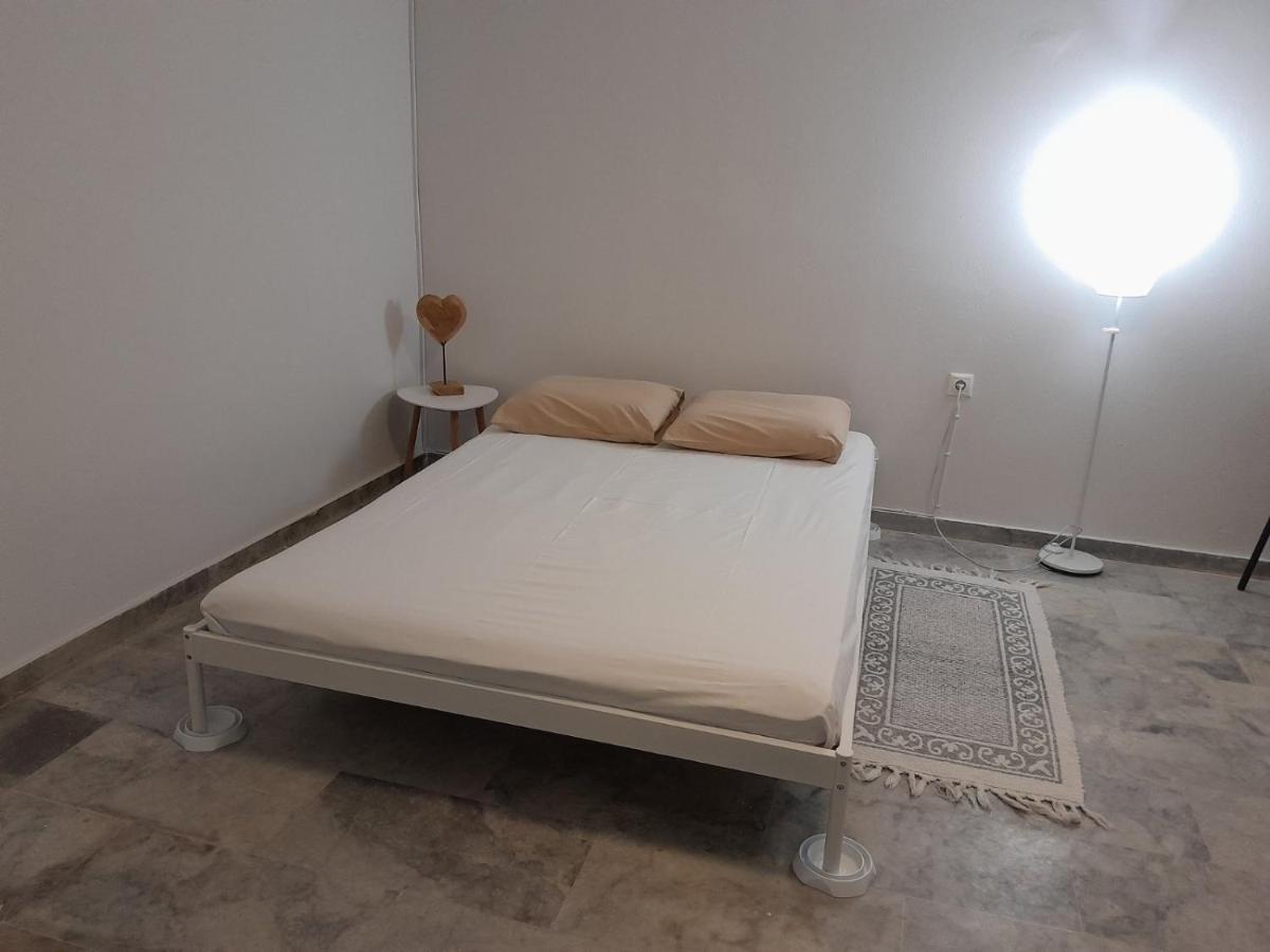 Cosy Guesthouse-Souterrain With Garden In City Center Corinth Exteriör bild
