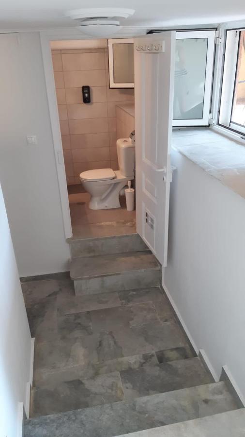 Cosy Guesthouse-Souterrain With Garden In City Center Corinth Exteriör bild